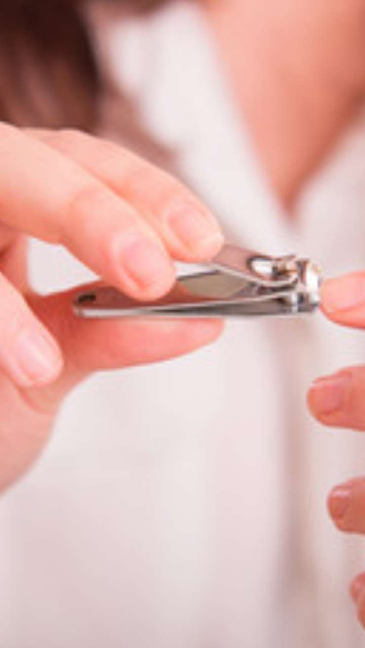Nails Cutting day:या 4 दिवशी चुकूनही कापू नका नखे